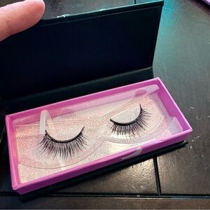 MoxieLash 10 magnet silk lashes Classy- lightweight Natural